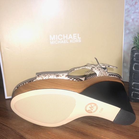 MICHAEL KORS WEDGE SHOES - Picture 6 of 7